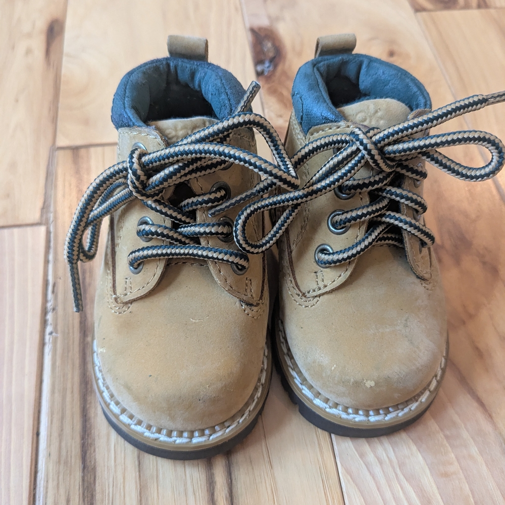 Weebok Baby Boots - Picture 2 of 10